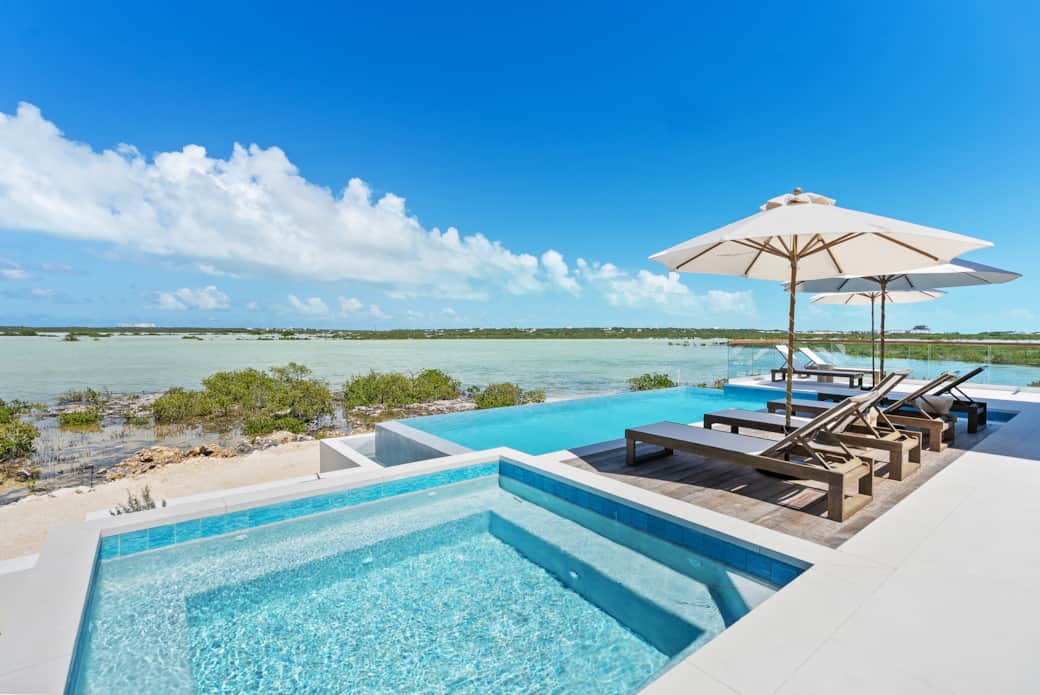 Main Villa - Jacuzzi and Deck Area