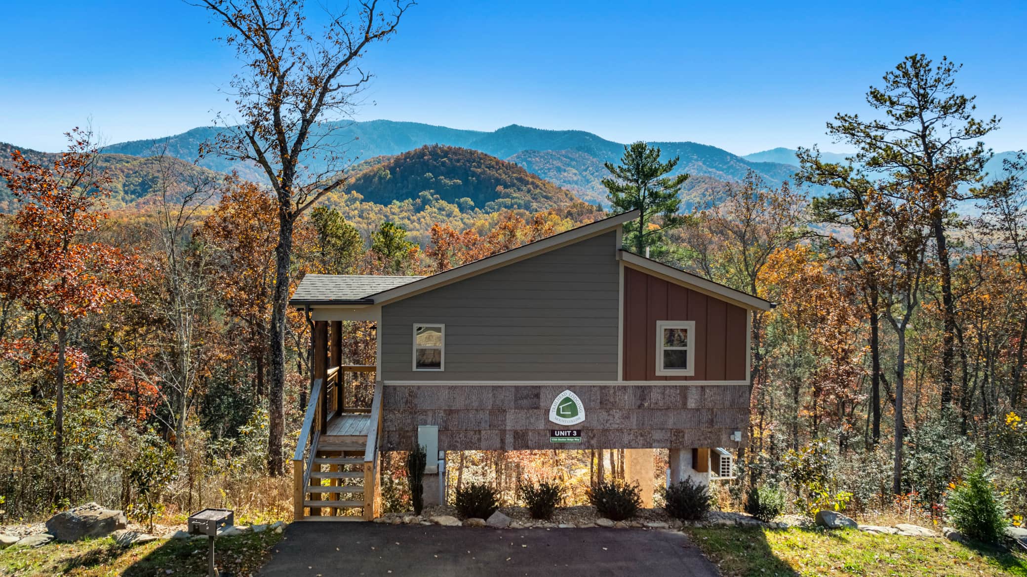 King Cabin 3 | Mountain View & Private Hot Tub — Cosby — vacation rental
