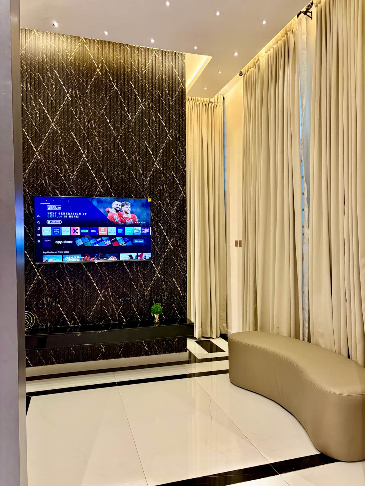 Ante Room 1