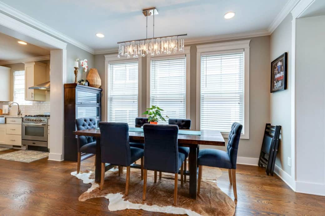 Dine in and enjoy dinner with your party at the dining table!