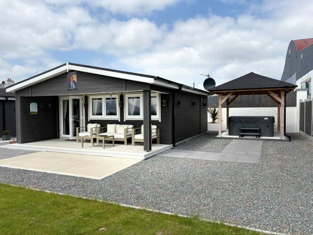 Outside Exterior of Dans Cabin with Hot Tub