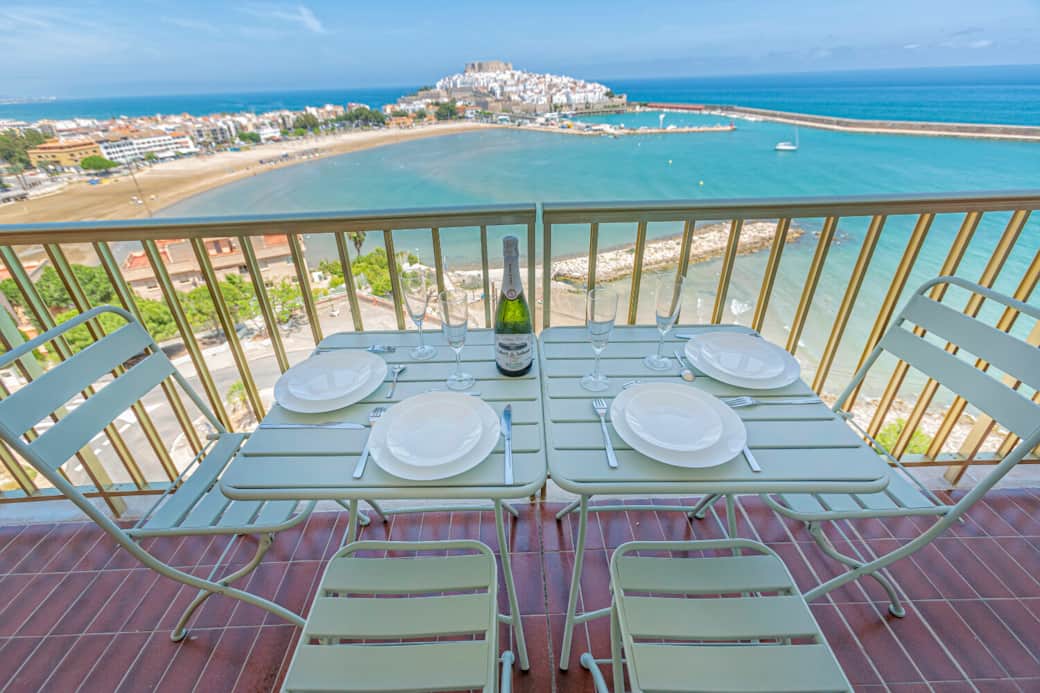 Stylish Peñíscola stay for up to 6 — perfect for families or groups near the beach Stylish Peñíscola stay for up to 6 — perfect for families or groups near the beach