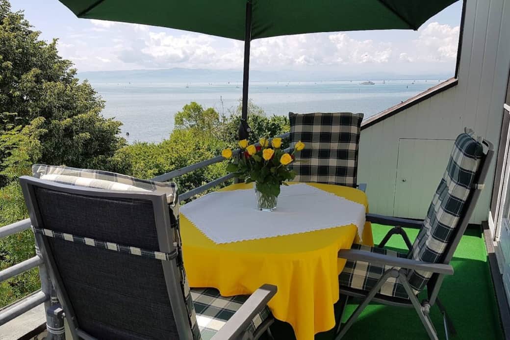 Vom Frühstück bis zum Abendessen – genießen Sie jeden Moment auf dem Balkon in absoluter Privatsphäre.