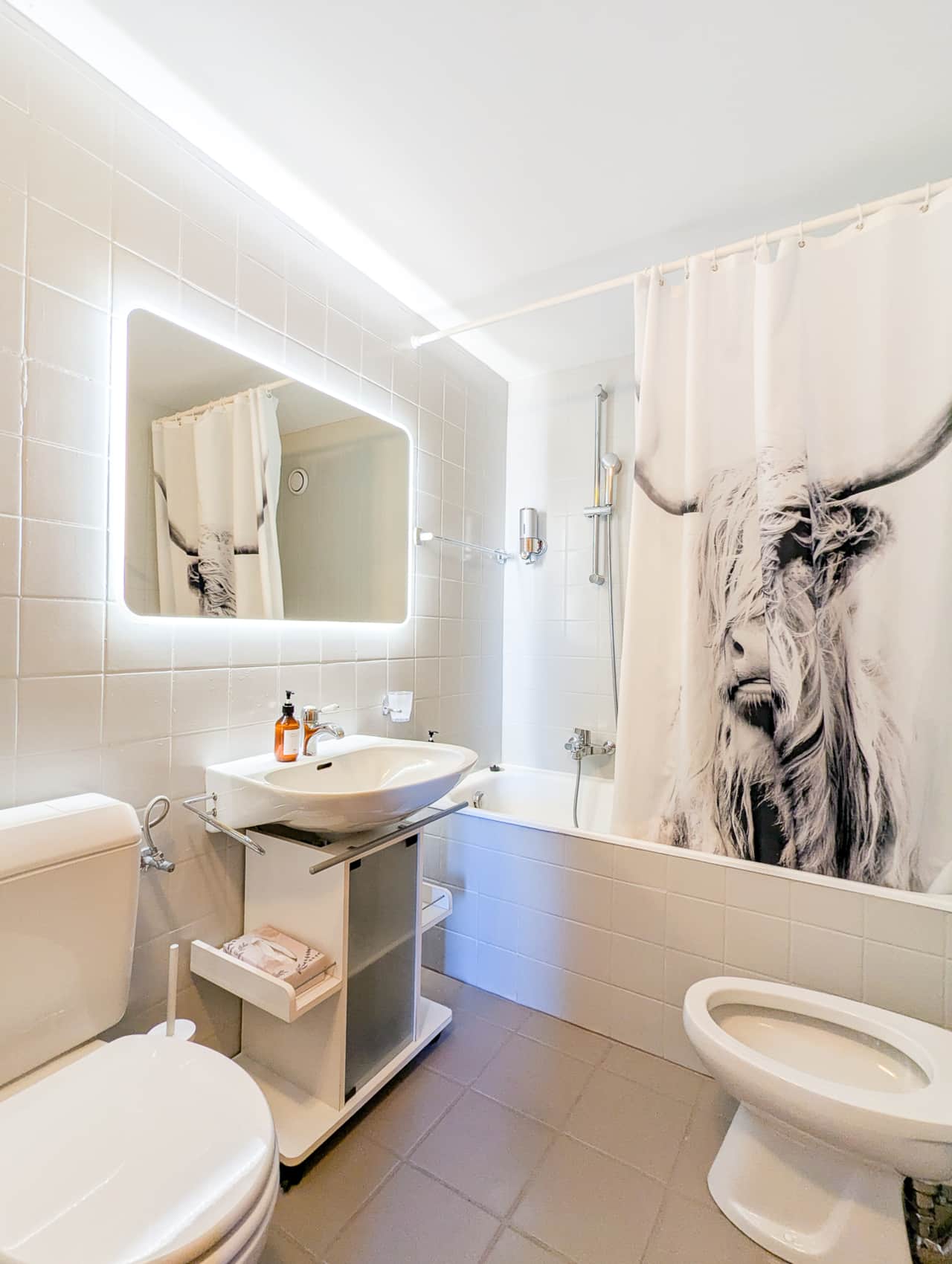 Badezimmer mit Badewanne