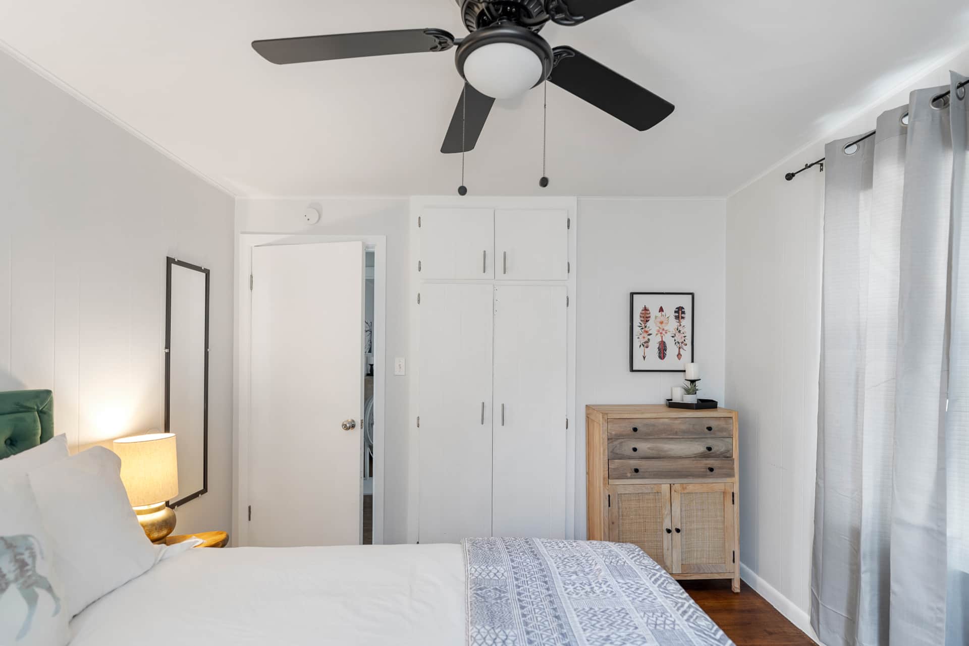 Emerald City Bungalow living area detail