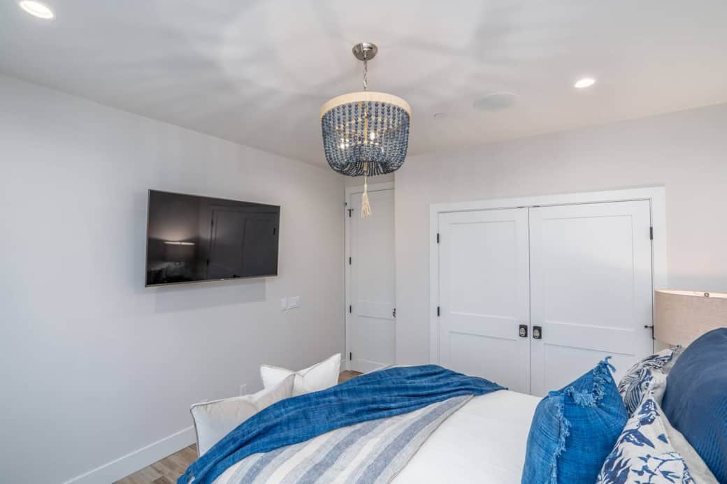 Guest bedroom