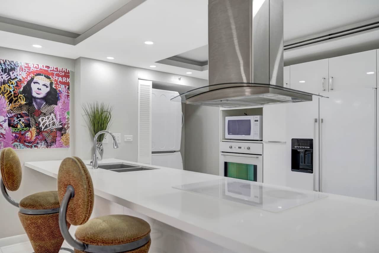 Funking Fabulous! (4 bedroom condo)