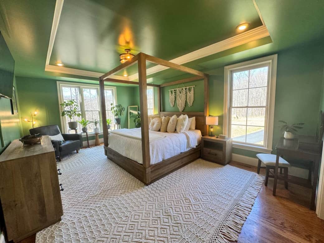 Adults Only Master! Heavenly king size Tempur-Pedic Cloud Mattress with ergonomic adjustable base! EZValo Sound Machine. TV. Vanity. Oversized leather reading chair. Full length mirror.