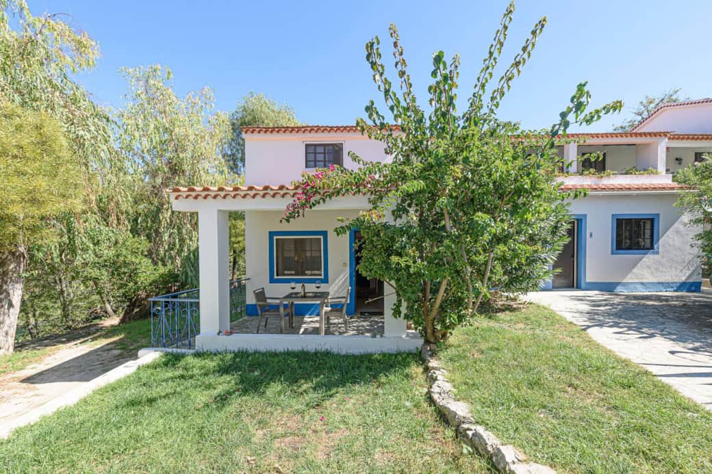 Private small terrace (ground floor)