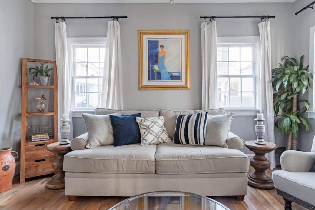 Livingroom with Queen Size Sofabed