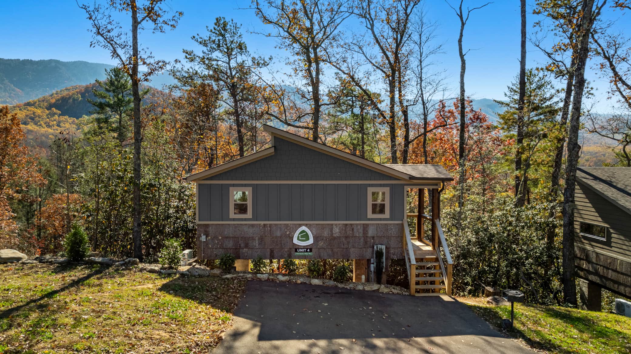 King Cabin 4 | View & Private Hot Tub — Cosby — vacation rental