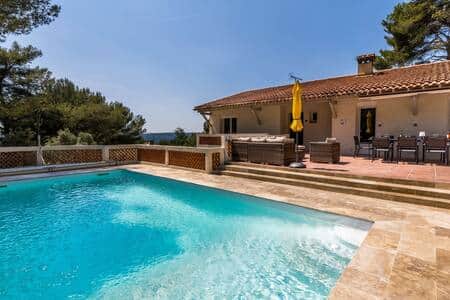 Piscine et terrasse