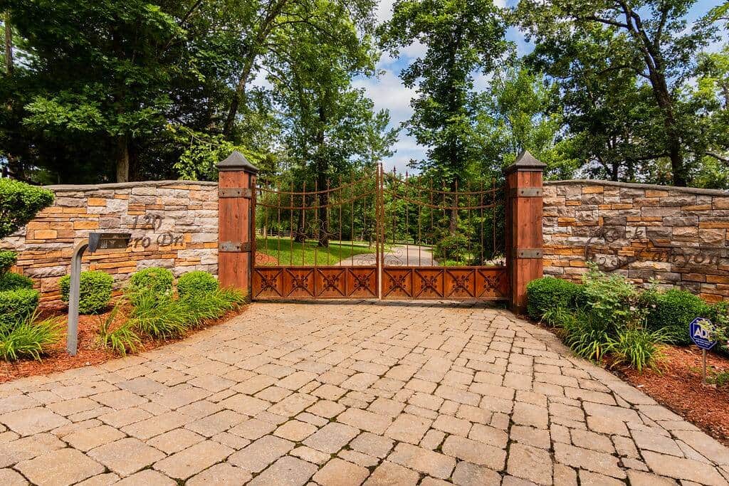 Entering into the Estate. Entering into the Estate.