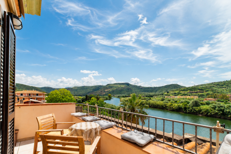 Appartamento con terrazza panoramica vista fiume Temo a Bosa