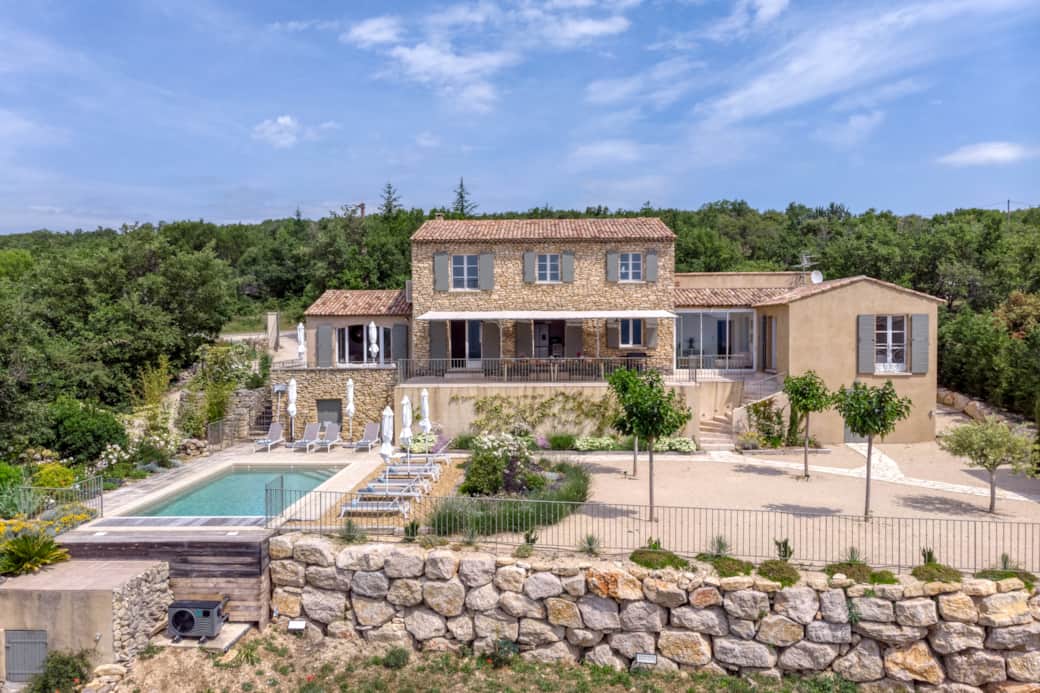 Completely renovated Provençal bastide