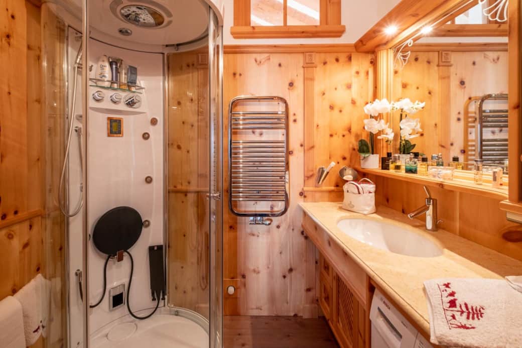 _Bathroom - Shared