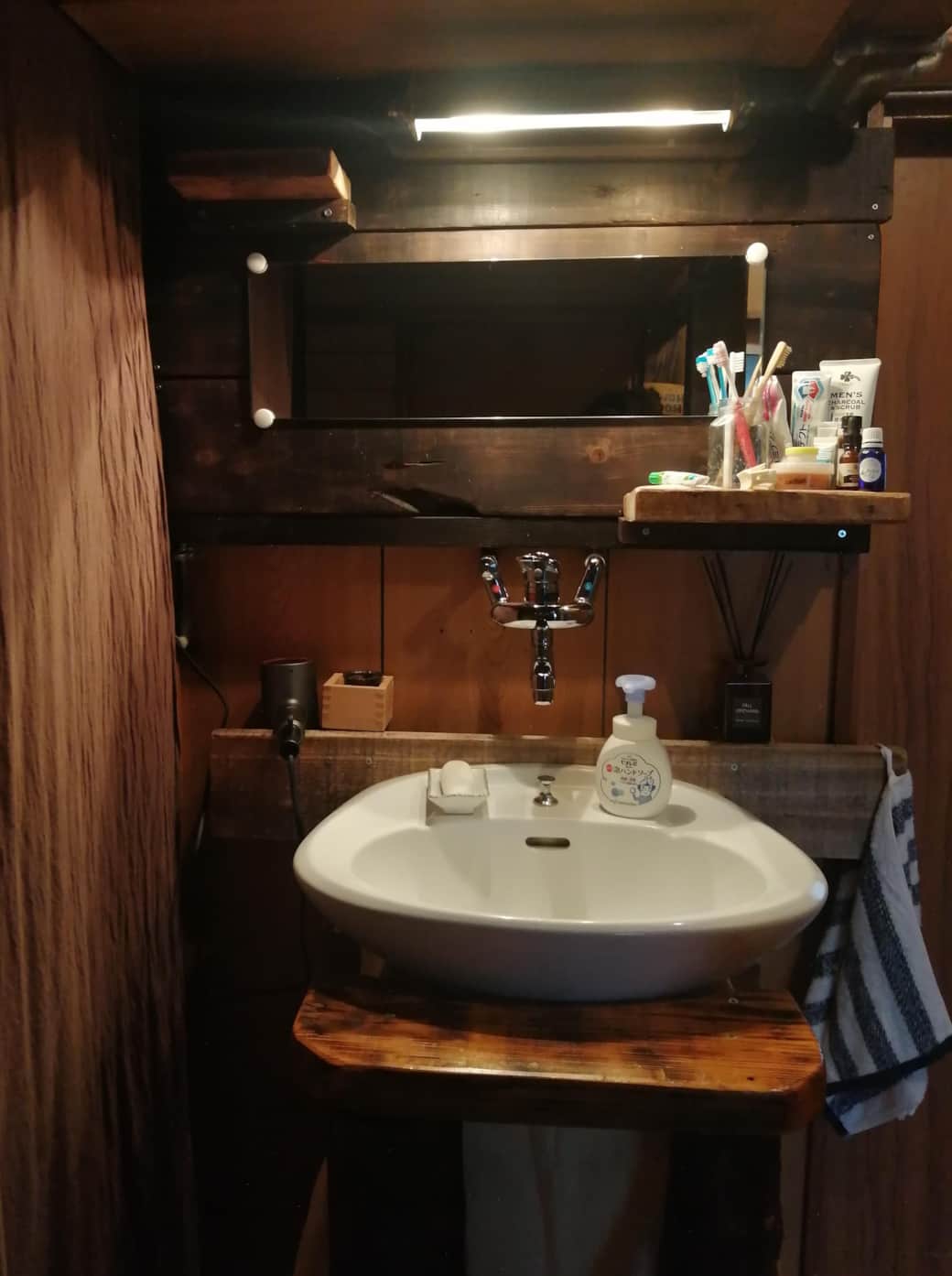Shared washbasin Shared washbasin
