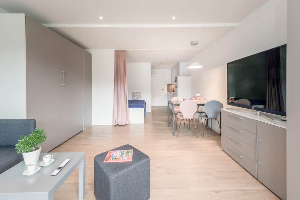 Wohn- und Essbereich mit Schrankbett Wohn- und Essbereich mit Schrankbett