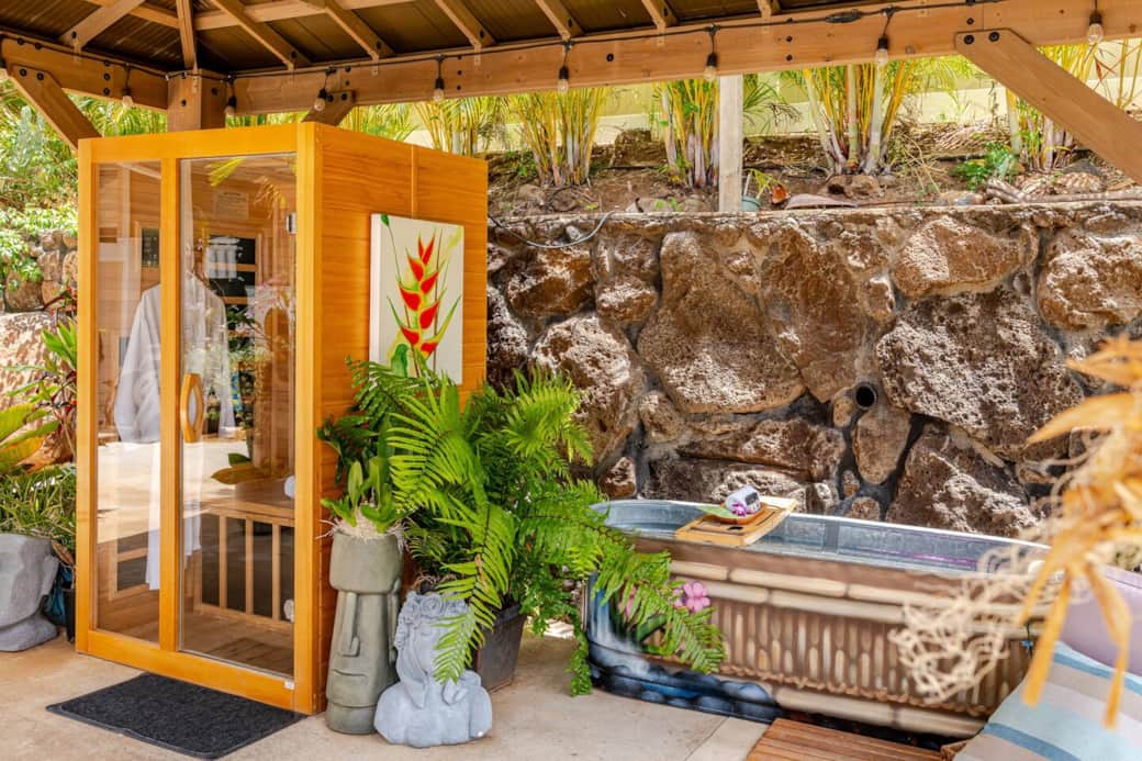 Private Sauna and Soaking tub 