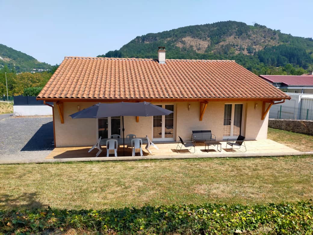 Le Plain-pied du Pêcheur - maison extérieur terrasse jardin salon table parasol