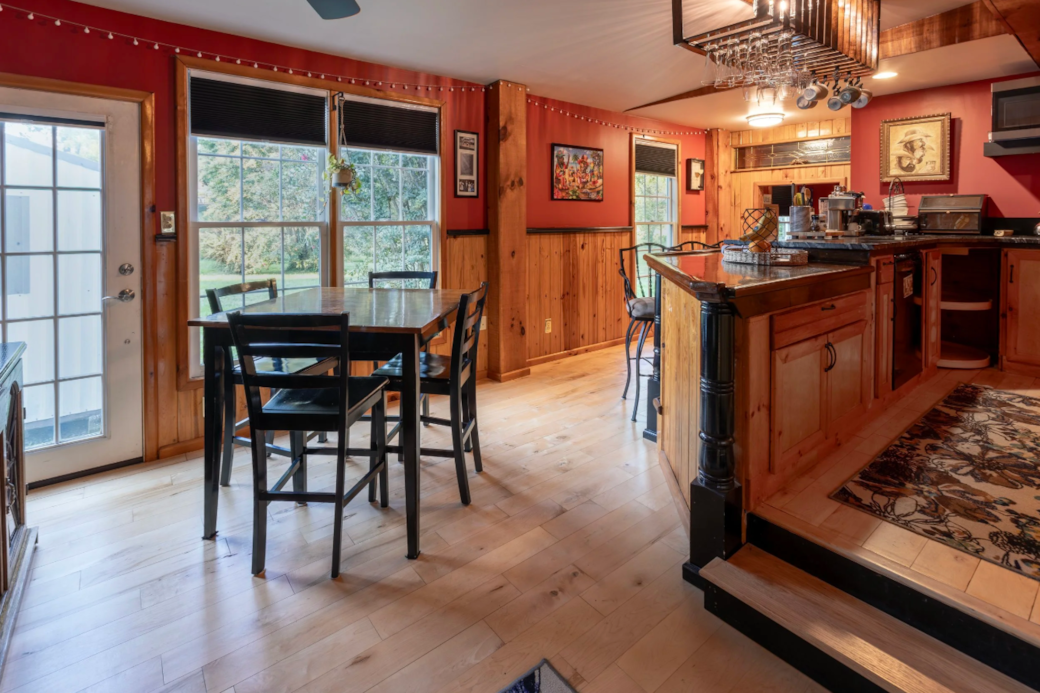 The Kitchenette - with stovetop