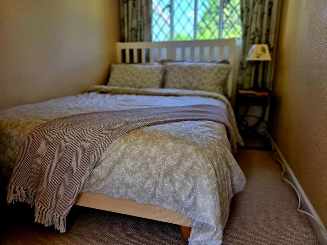 Double room with dressing area, rail and garden view.