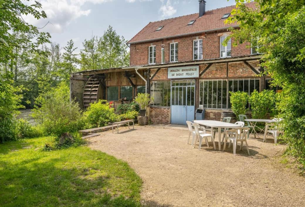 Espace proche de la rivière