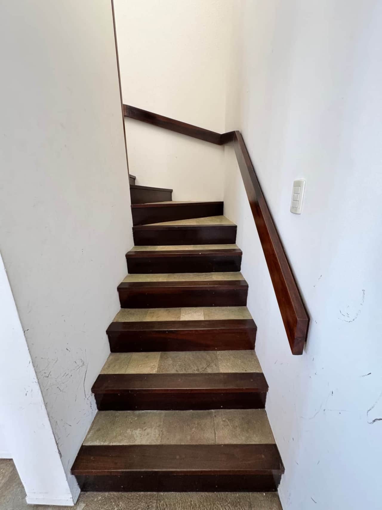 Escadas de acesso superior 