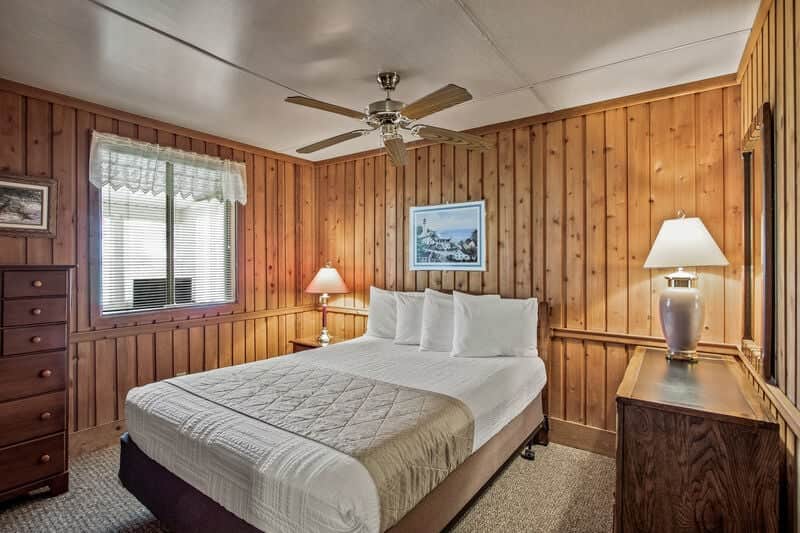 Queen Room 1
