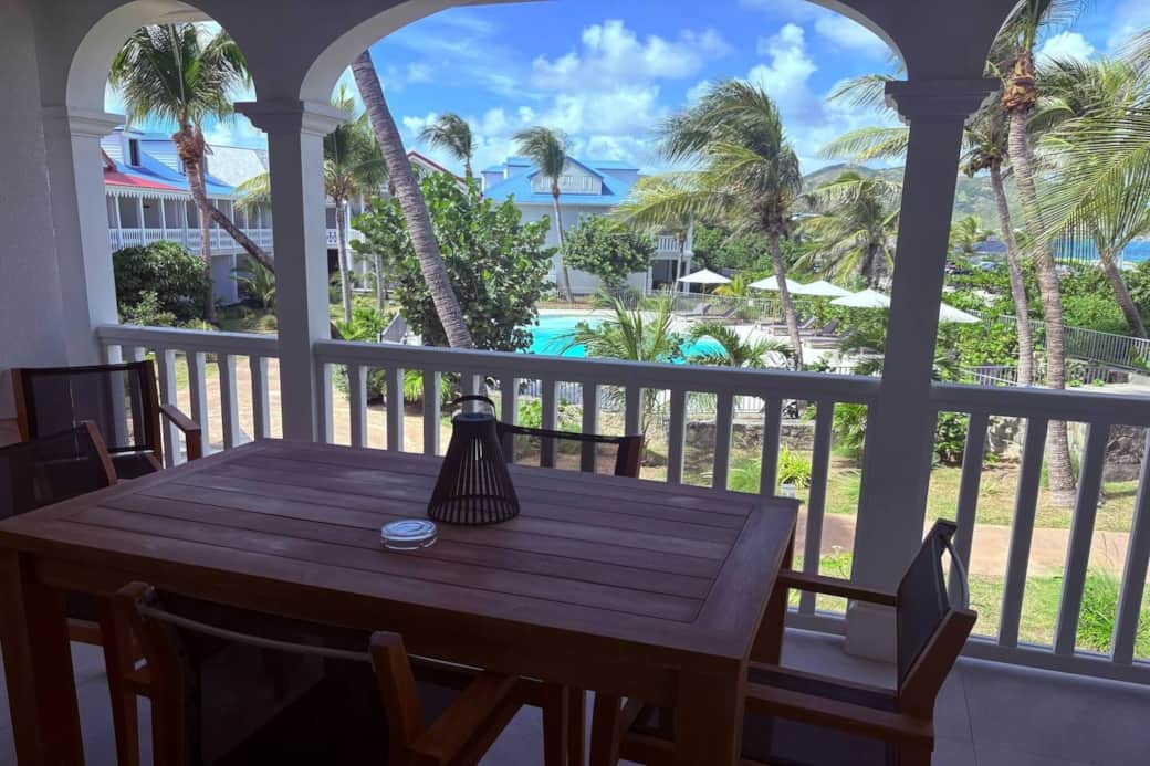Dining table on the terrace Allamanda 104