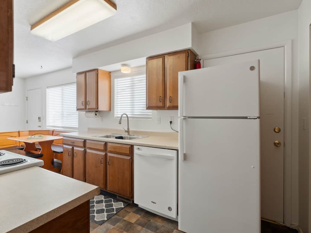 The kitchen has all the cookware, dishes and silverware you need to feed the whole house.