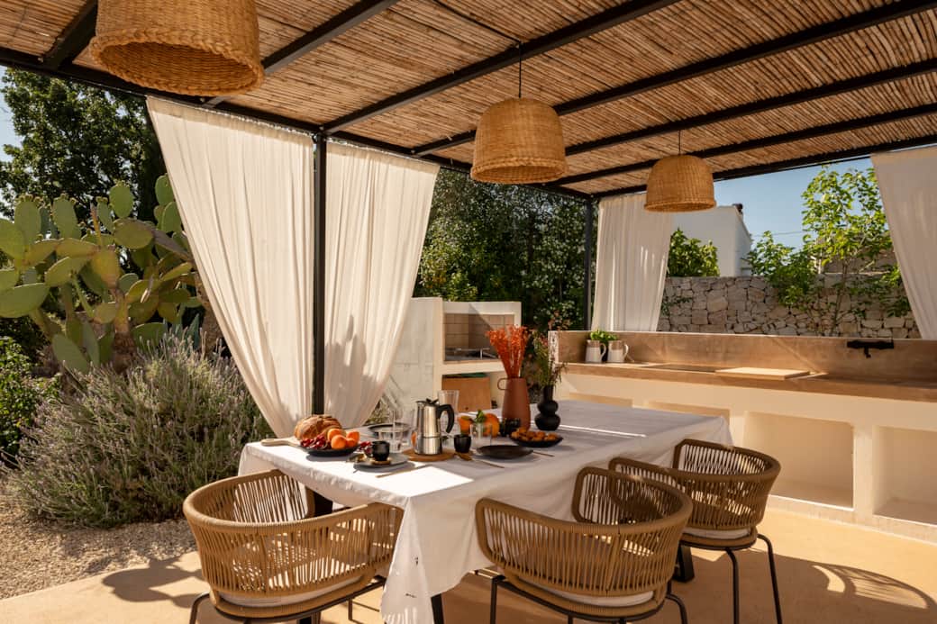 Outdoor kitchen