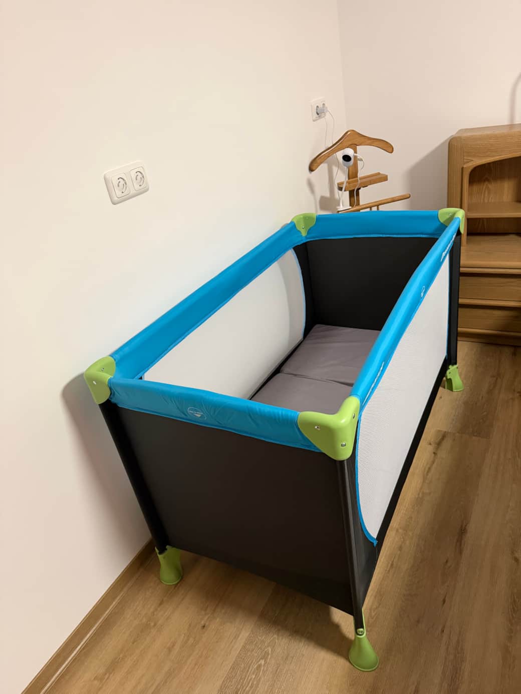 Baby-Bett und Baby-Phone