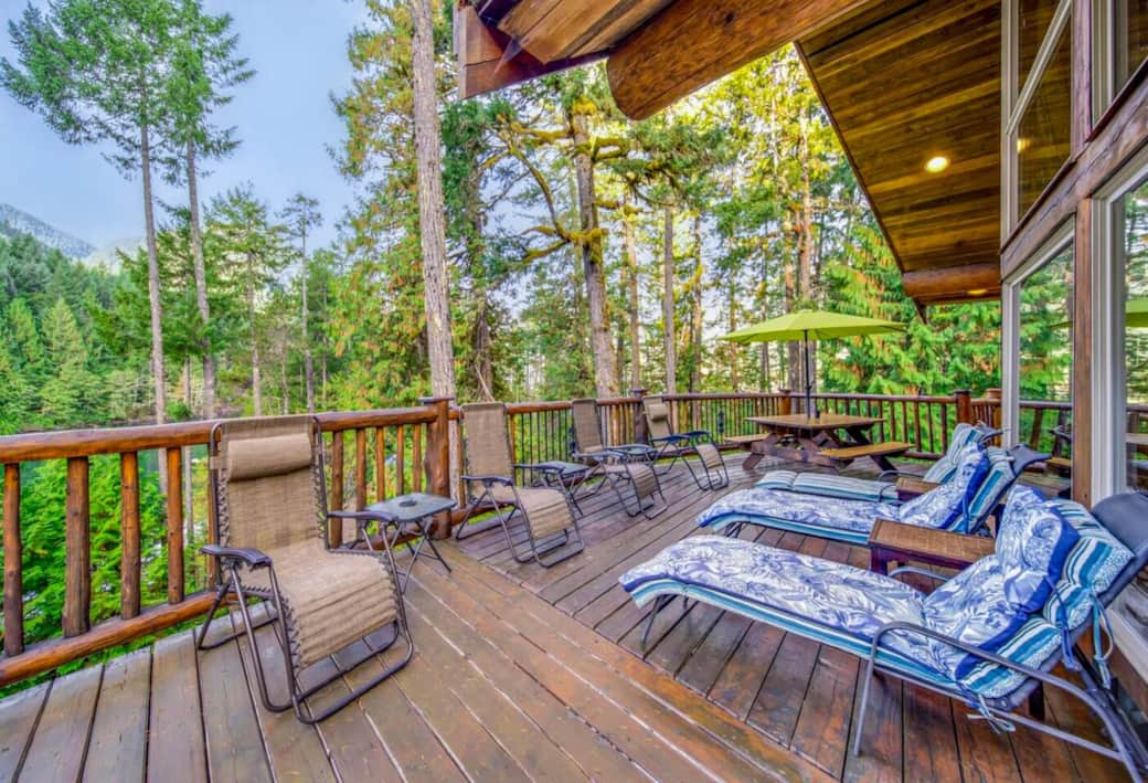 Main chalet balcony area. Main chalet balcony area.