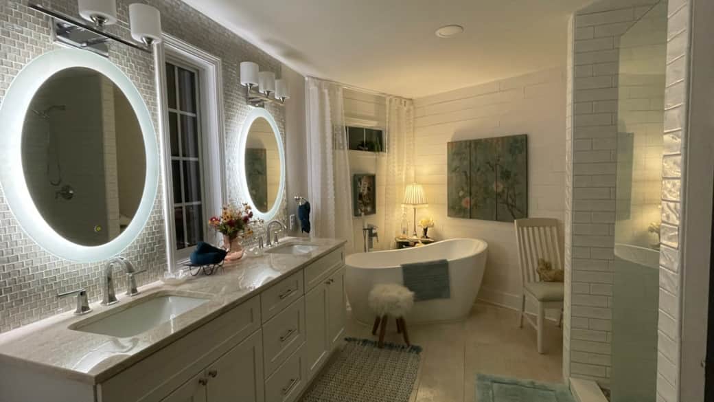 Main level Ensuite bath#1