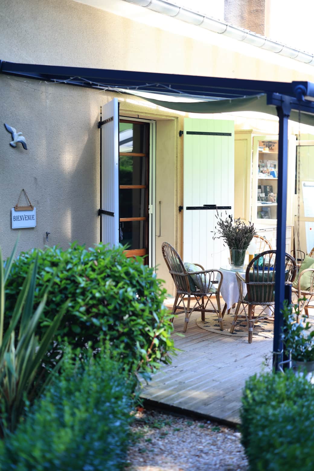 ACCUEIL-DETENTE-TERRASSE- MAISON-DHÔTES -LACROUZETTE
