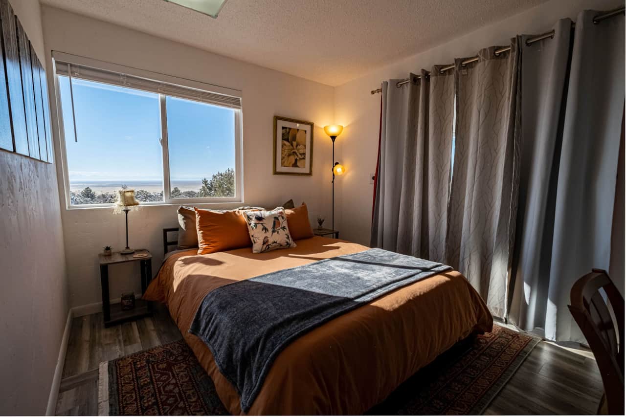 Queen Bed with Views of the Valley