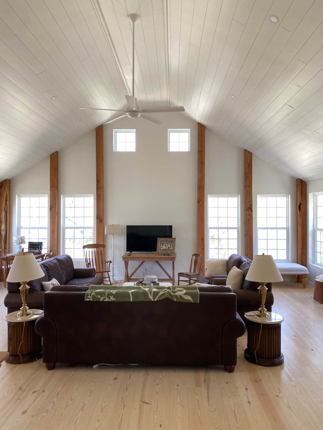 Farmhouse Greatroom with TV