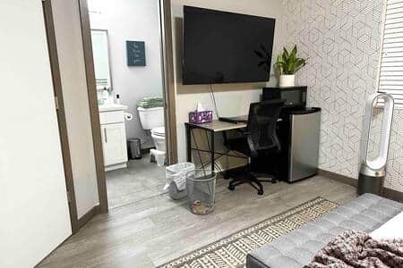writing desk perfect for answer a few emails or working from the space