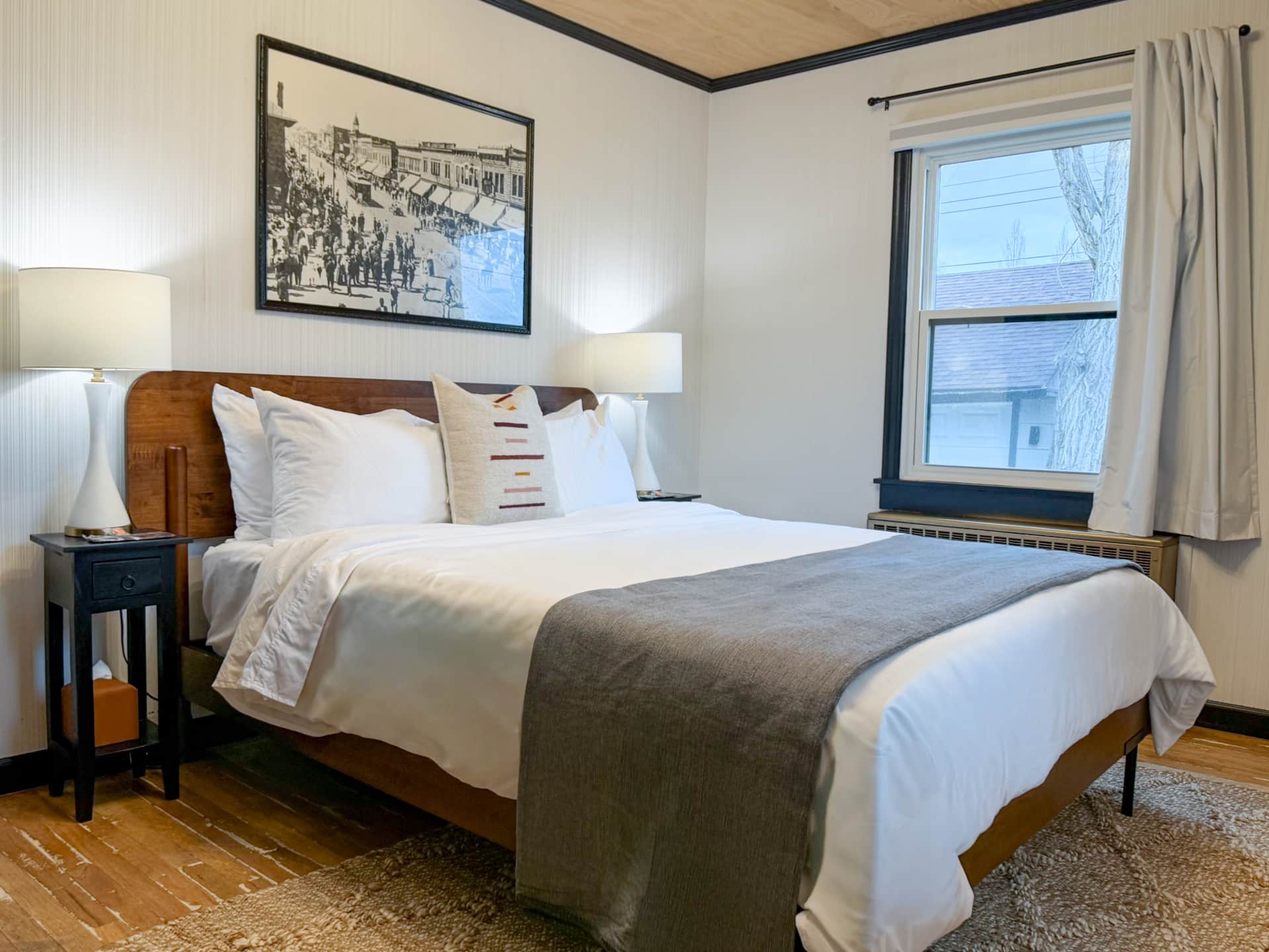 Troubadour Suite living room