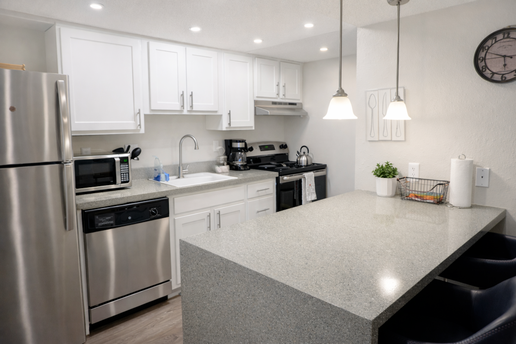 Small but fully equipped—everything you need to cook, dine, and feel right at home. 