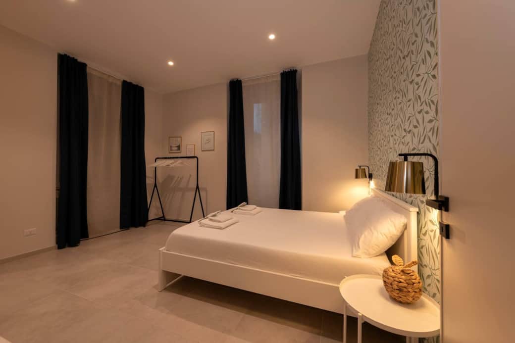 Camera Queen spaziosa a Civitavecchia: fino a 4 posti letto, ideale per famiglie e gruppi.