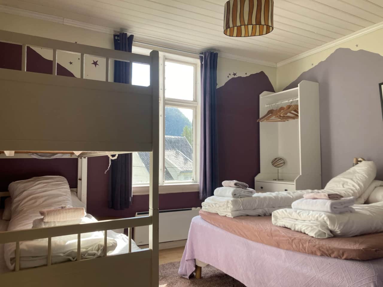 Traveller-rommet oppredd for tre