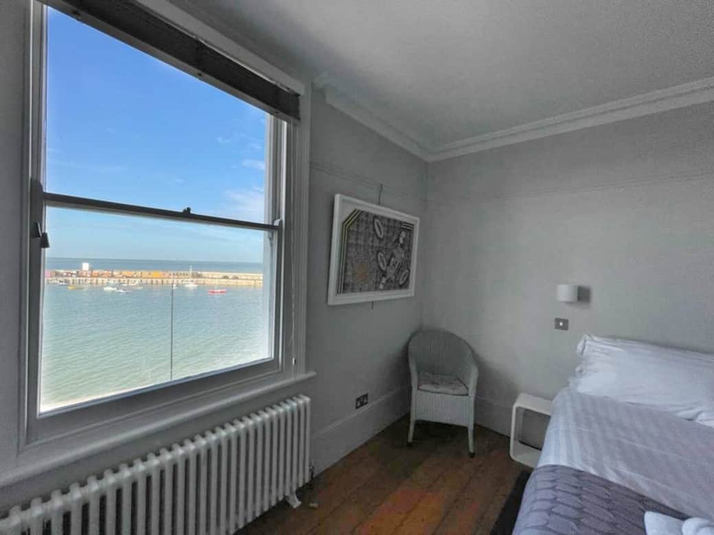 Bedroom 2 : twin beds + sea view Bedroom 2 : twin beds + sea view