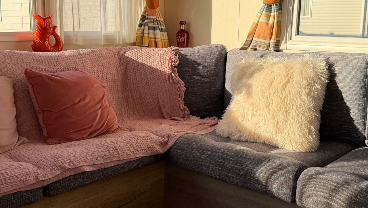 RISING-LIVING ROOM3
