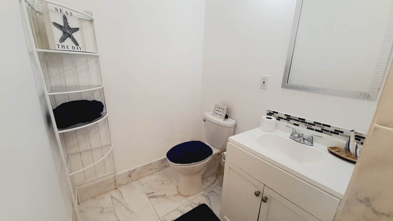 Newly updated bathroom with clean modern design190642