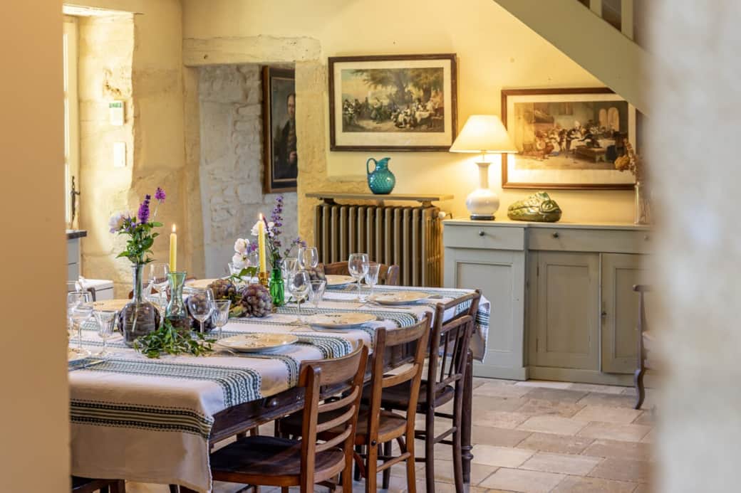 laissez-vous porter par l’authenticité de cette cuisine-salle à manger chaleureuse, où les bons repas en famille prennent une saveur particulièrement douce.
