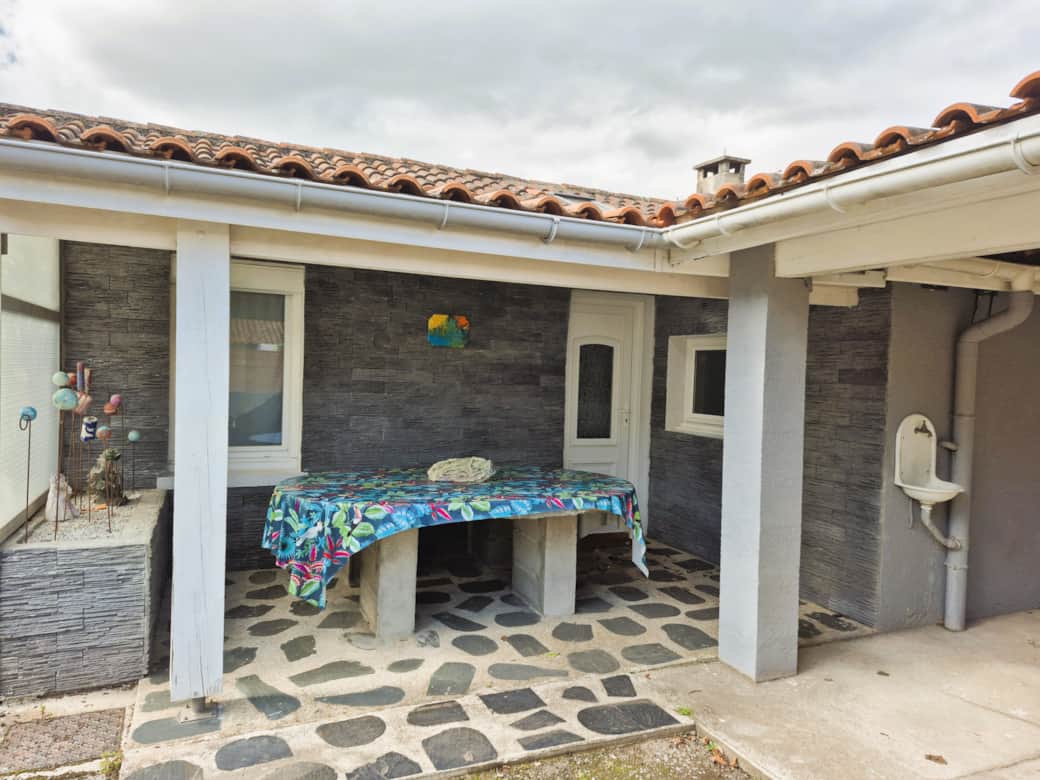 L’entrée du gîte, entre charme et simplicité