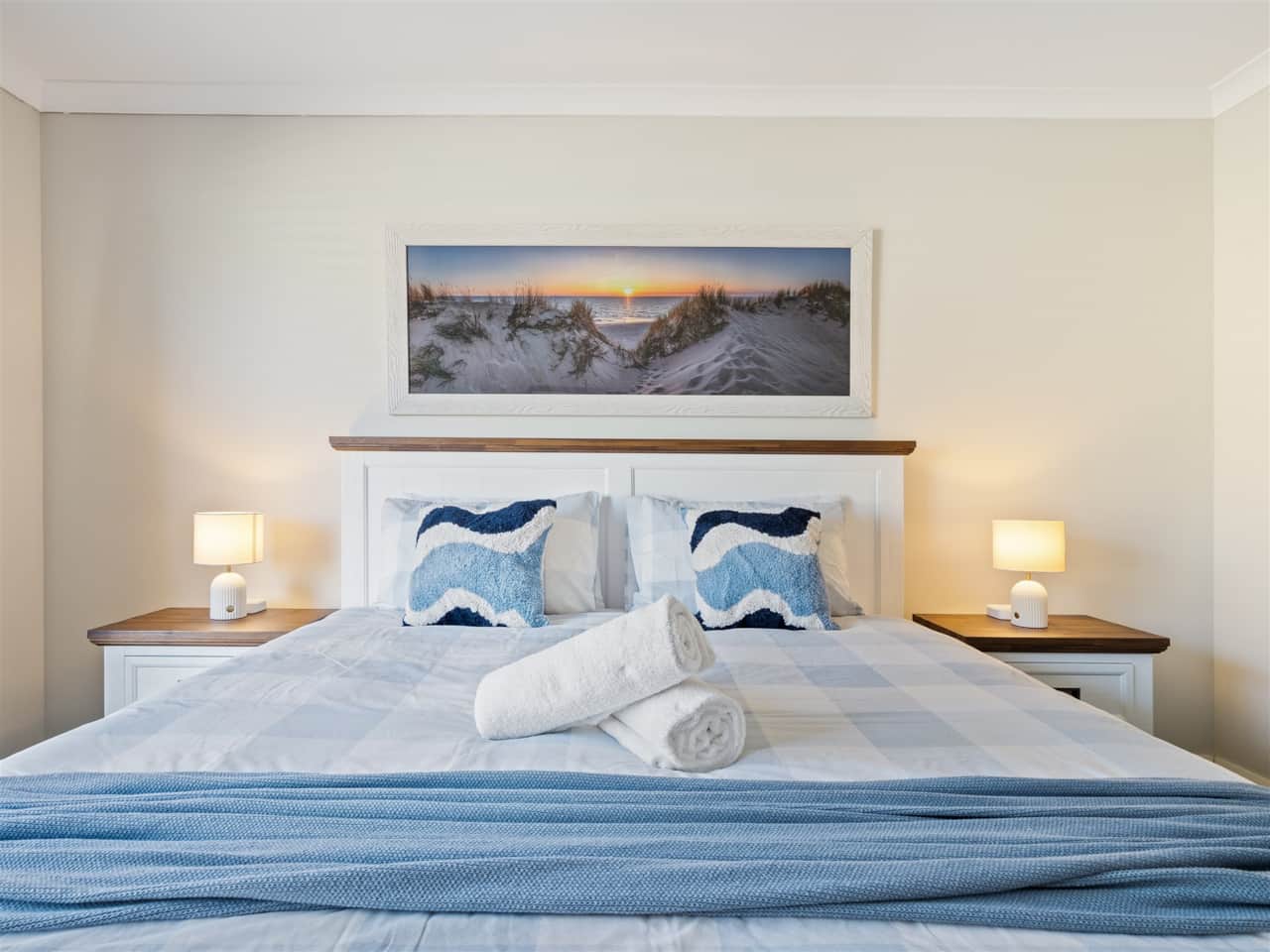 Coastal themed king size master suite