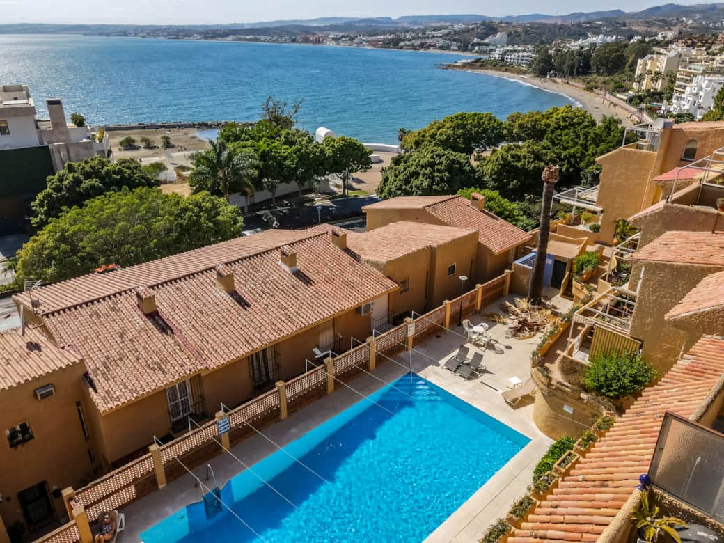 Beautiful bungalow with pool and sea views, just 1 min from the beach and 4 min to the port.